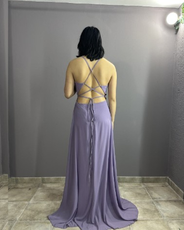 Vestido Lavanda Con Escote V, espalda descubierta y Abertura En La Pierna