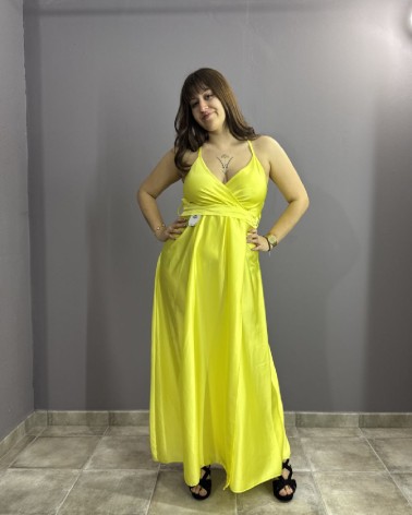 Vestido largo de raso de tirantes cruzados amarillo
