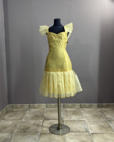 Vestido Amarillo Organza Volante Abajo y Mangas