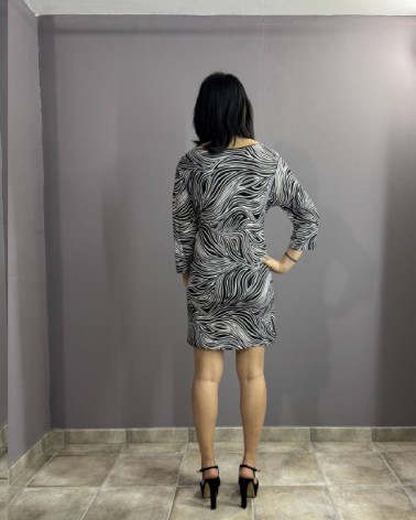 Vestido corto de licra con estampado blanco y negro
