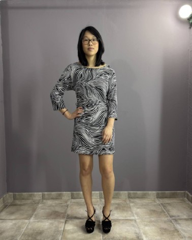 Vestido corto de licra con estampado blanco y negro
