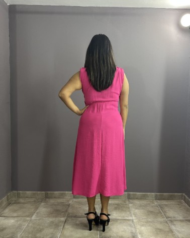 Vestido midi fucsia con detalle anudado frontal