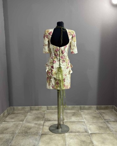 Vestido corto escote corazón y estampado floral