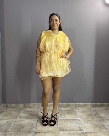 Vestido mini en organza amarilla con volumen