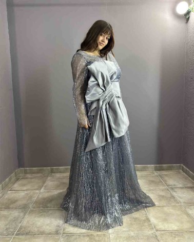 vestido de fiesta largo plata con lazo y corsé