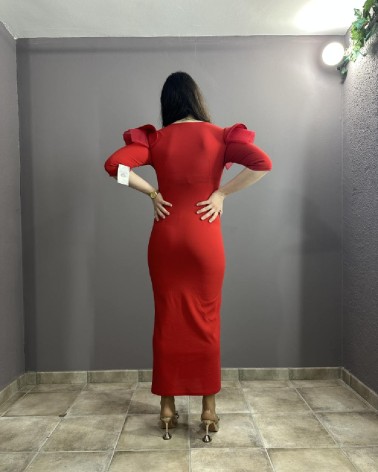 Vestido largo rojo con hombro abullonado