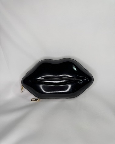 Clutch en forma de labios negro charol