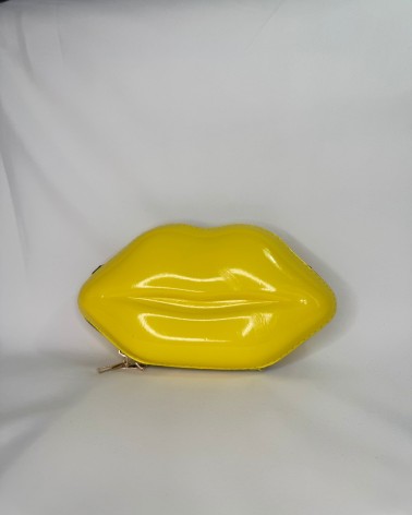 Clutch en forma de labios amarillo brillante