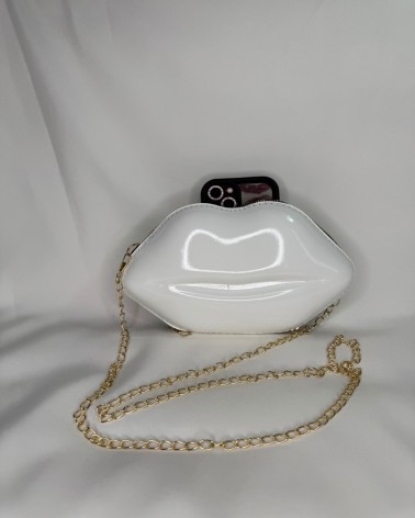 Clutch blanco en forma de labios con cadena dorada