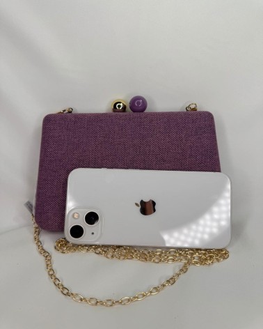 Clutch lila con textura cristal