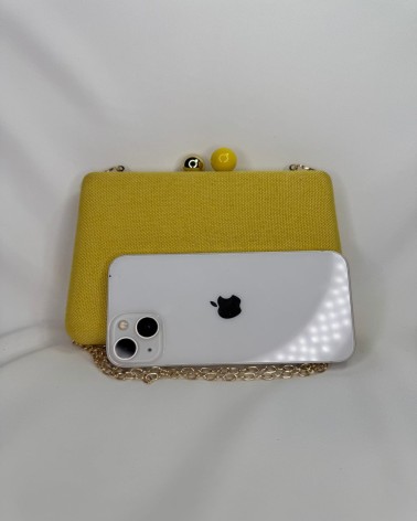 Clutch amarillo mostaza con textura