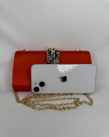 Bolso Rojo con Broche Metálico