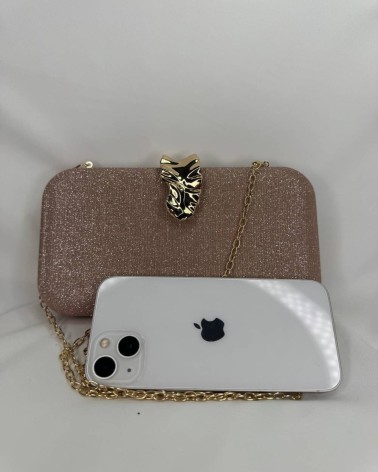 Bolso Dorado con Broche Metálico