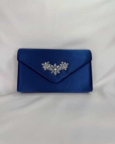 Clutch de raso azul noche con broche joya