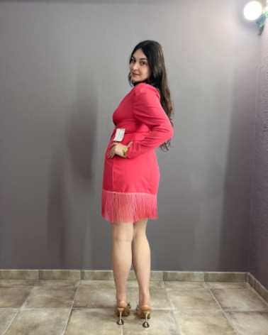 Vestido rosa corto flecos manga larga escote en V