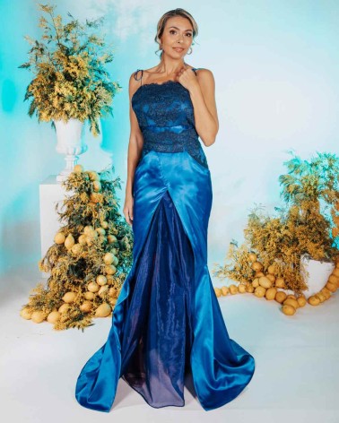 Vestido largo azul noche sin mangas con encaje y sobrefalda
