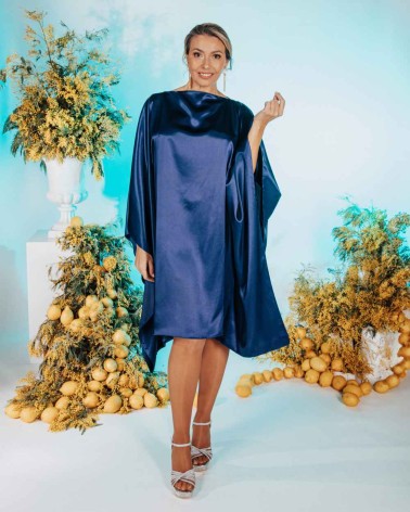 Vestido caftán corto azul satinado