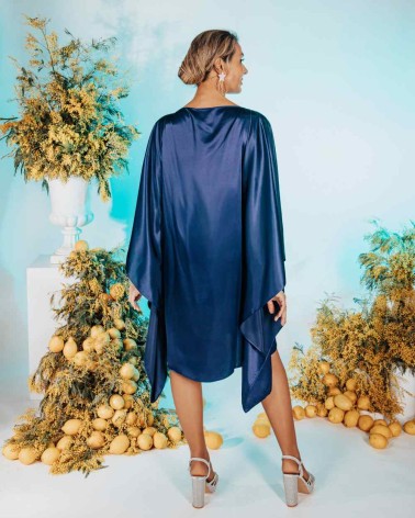 Vestido caftán corto azul satinado