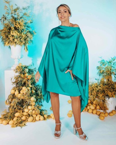 Vestido caftán corto azul celeste satinado