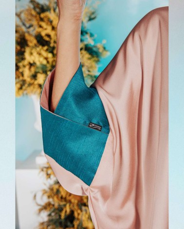 Mono largo reversible en rosa empolvado con detalle azul turquesa