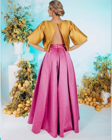 Falda alta fucsia satinada con abertura y falda interior mostaza