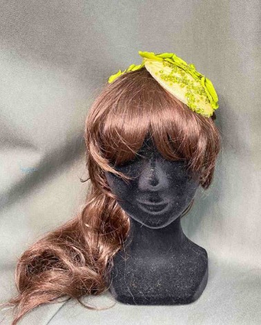 Tocado diadema lima con flores y pedrería