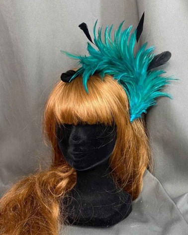 Tocado plumas turquesa y negras con clip