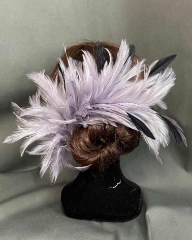 Tocado plumas lavanda y negras con clip