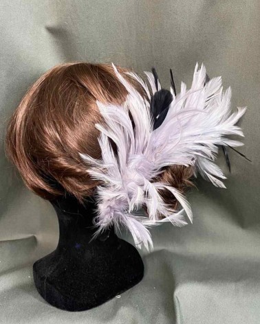 Tocado plumas lavanda y negras con clip