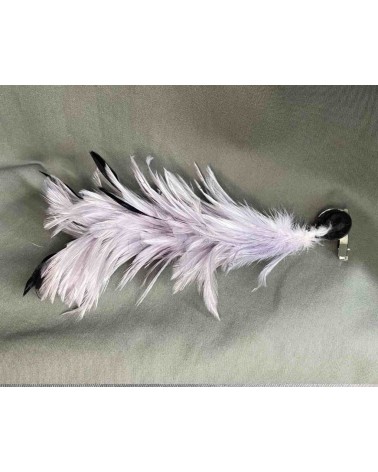 Tocado plumas lavanda y negras con clip