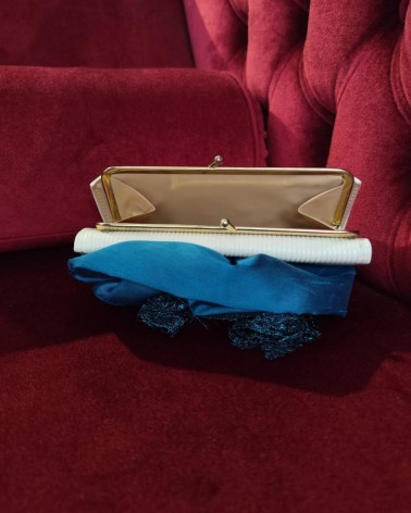 Bolso clutch de fiesta con flor joya y encaje verde