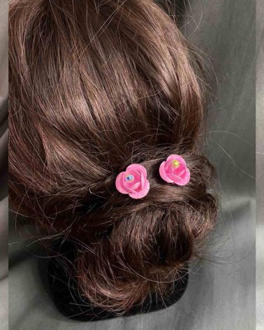 Horquillas florales con rosas fucsias y brillo central