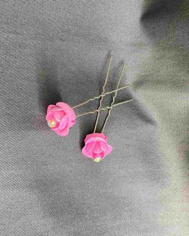 Horquillas florales con rosas fucsias y brillo central