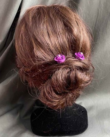 Horquillas florales violetas con cristales y purpurina