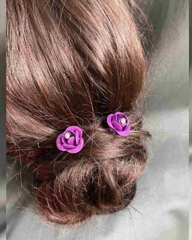 Horquillas florales violetas con cristales y purpurina