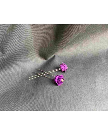 Horquillas florales violetas con cristales y purpurina