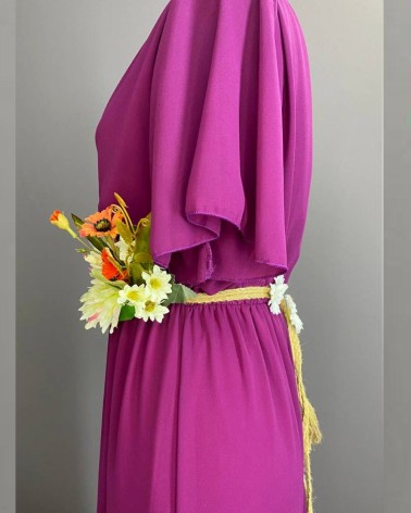 Cinturón floral de rafia con flor amarilla y acento coral