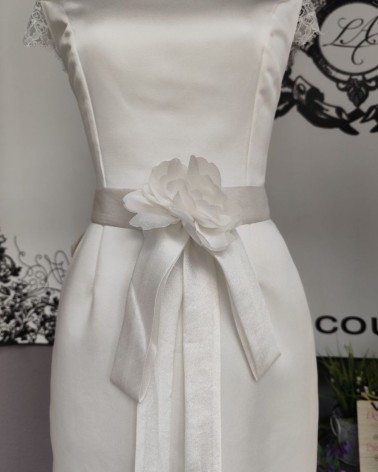 Cinturón de novia con flor central en organza