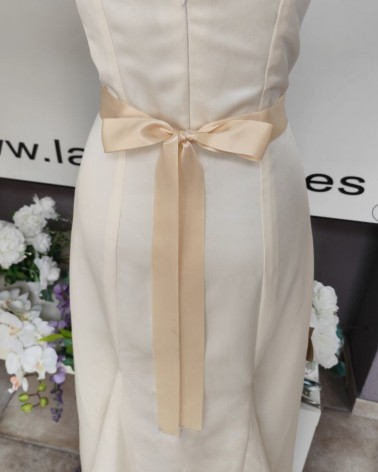Cinturón beige satinado con lazada larga