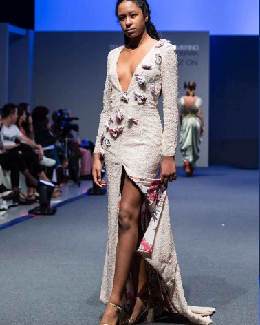 Vestido de lentejuelas blanco roto alta costura