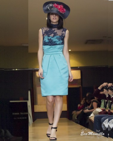 Vestido Aqua Con Bordado de Encaje