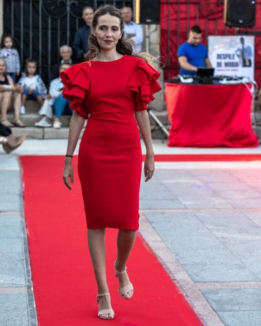 Vestido Midi color rojo manga abullonada