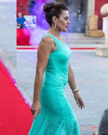 Vestido color aguamarina de encaje sin mangas
