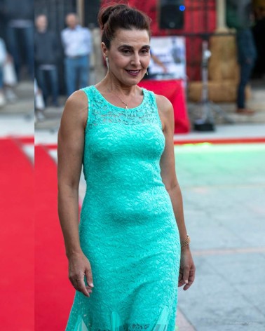 Vestido color aguamarina de encaje sin mangas