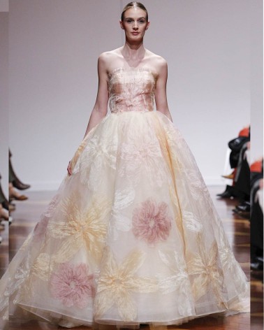 Vestido Novia de Alta Costura Floral Color Melocotón en Organza