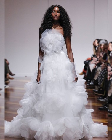 Vestido de Novia Alta Costura en Organza con Aplicaciones Florales