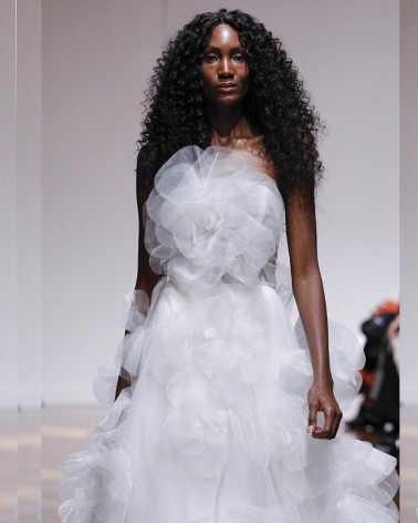 Vestido de Novia Alta Costura en Organza con Aplicaciones Florales