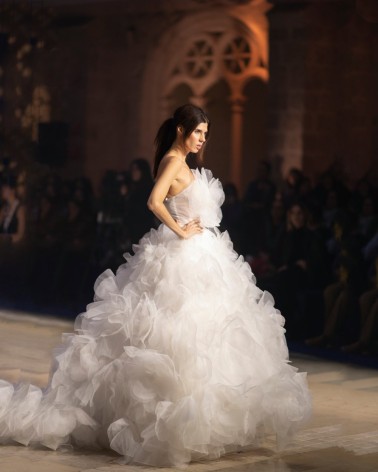 Vestido de Novia Alta Costura en Organza con Aplicaciones Florales