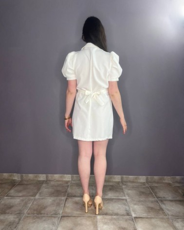 Vestido tipo blazer blanco con mangas abullonadas y apliques florales naturales