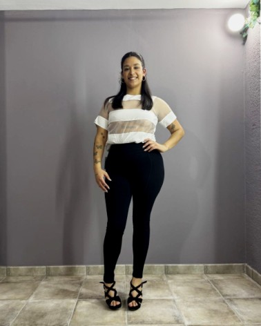 Blusa Blanca de Manga Corta con Transparencias